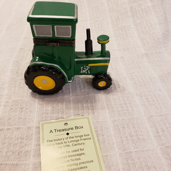 NIB DIRECT CONNECTION tractor shaped mini box - Picture 2 of 4